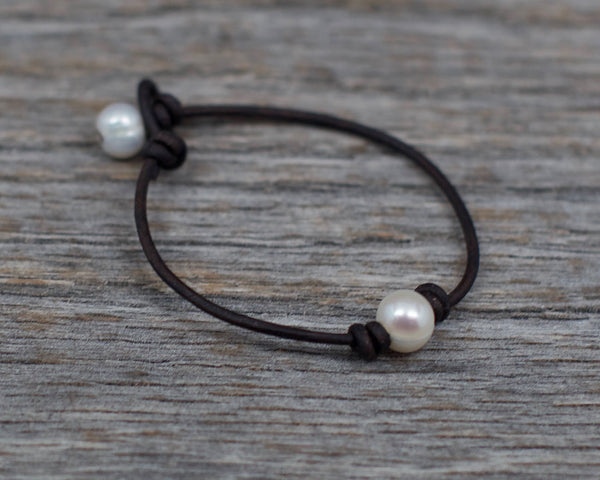 Angie Laugel Artist – White Single Pearl Bracelet