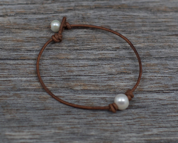 Angie Laugel Artist – White Single Pearl Bracelet